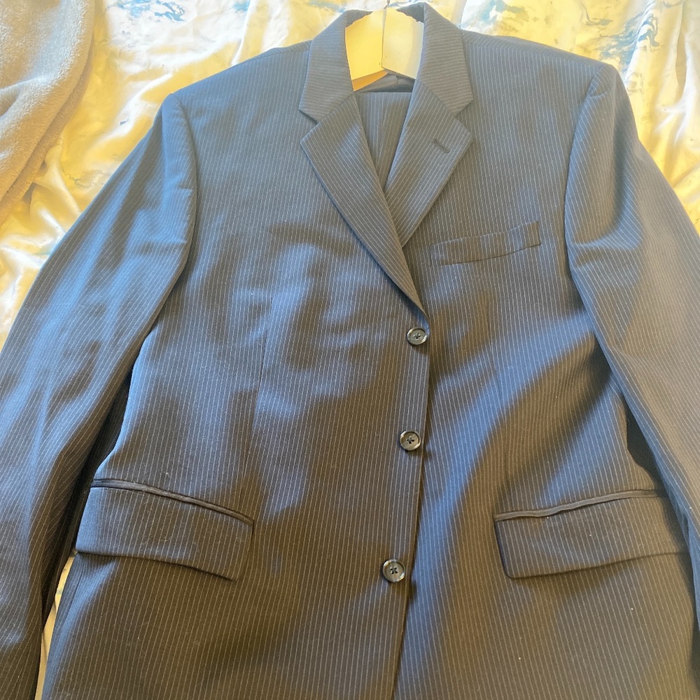 Men’s Calvin Klein Suit- navy blue 42R